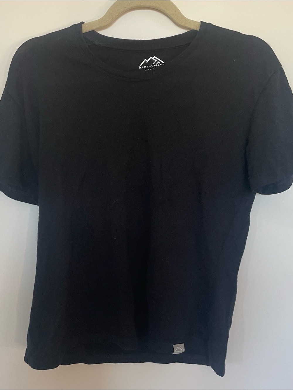 Women’s Black Tee Medium Short-Sleeve 100% Merino Wool Crew Travel Lightweight